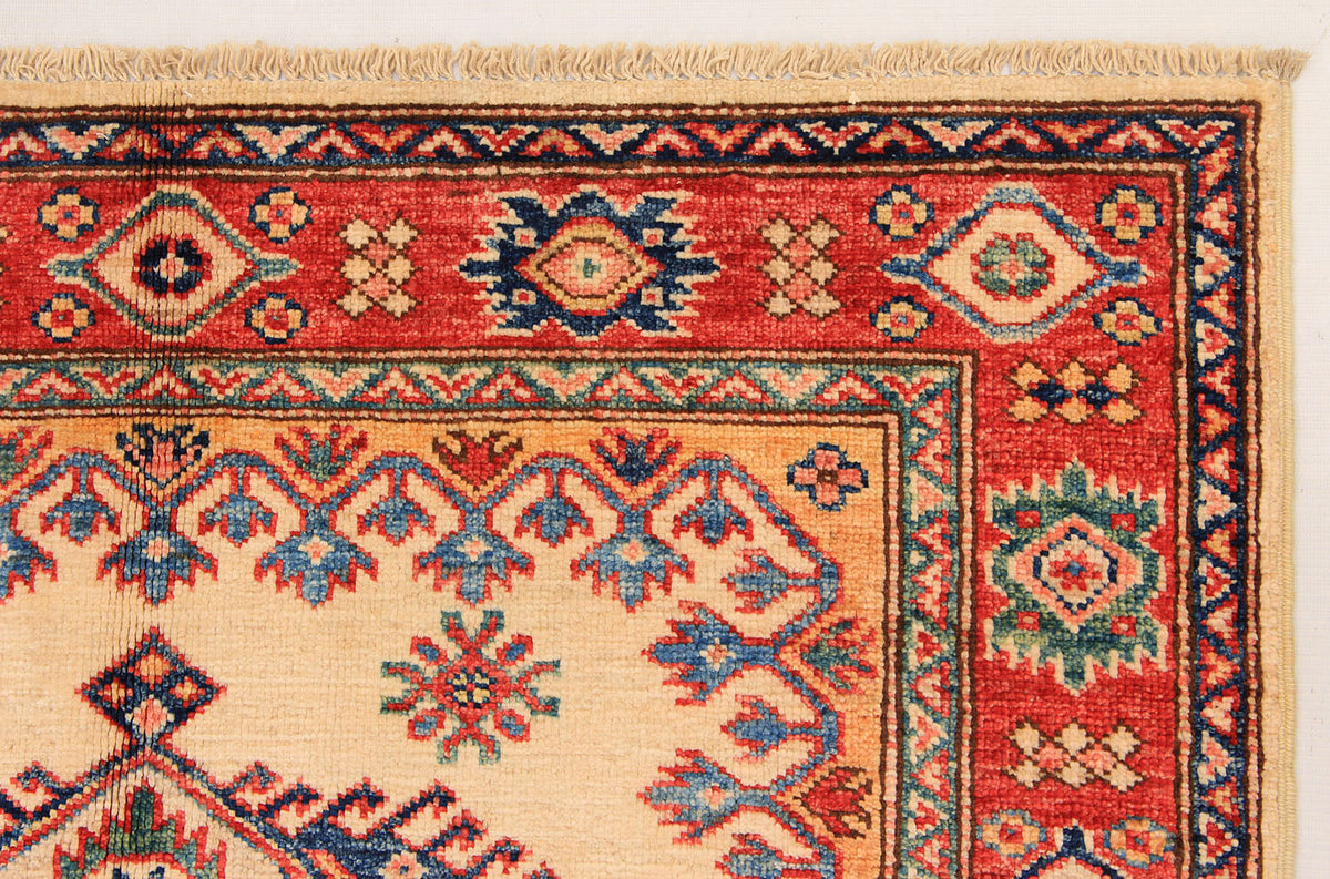 Supreme Kazak Ivory Rug 1.55m x 0.99m