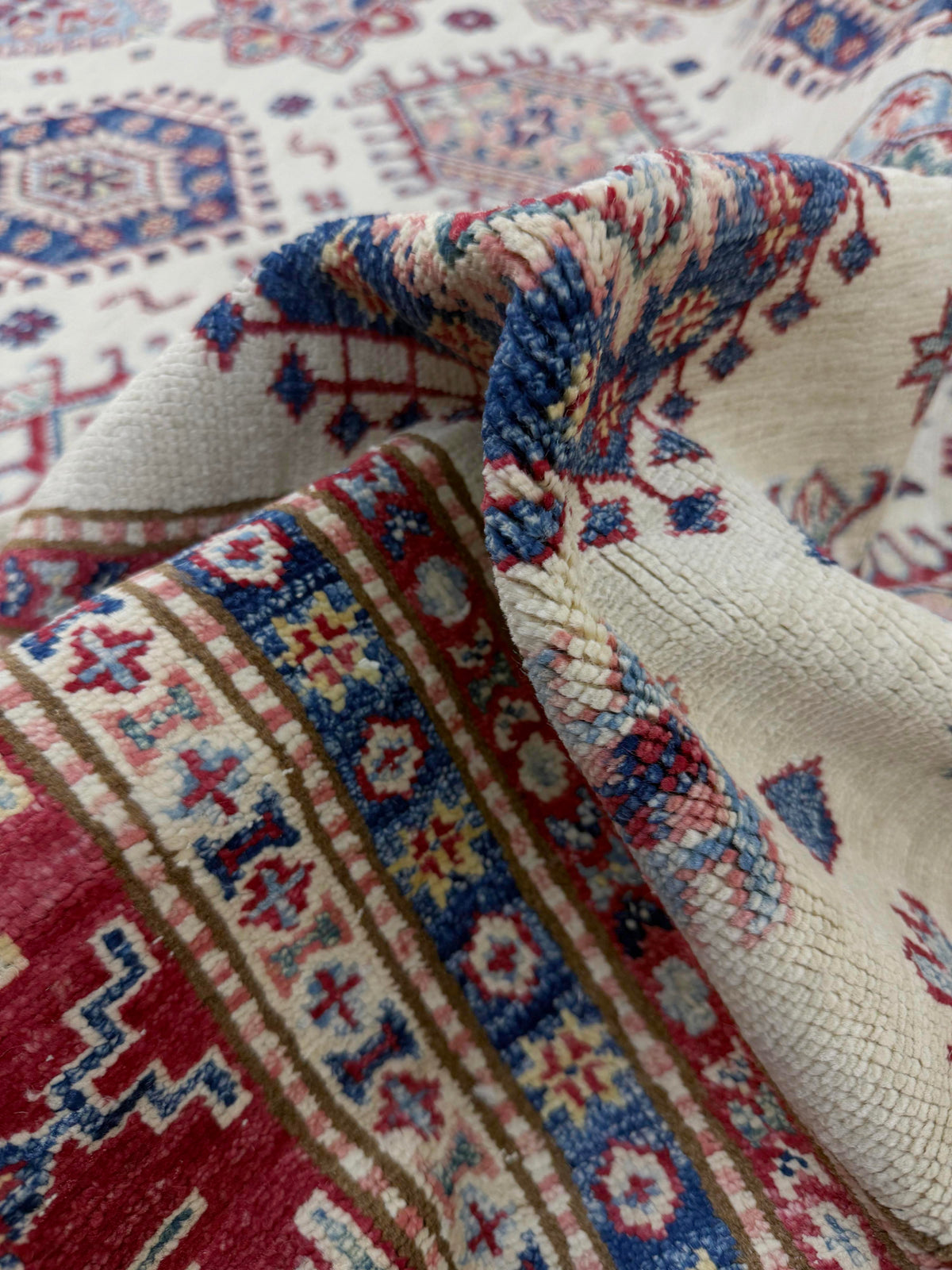 Supreme Kazak Ivory Rug 2.39m x 1.56m